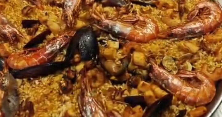 Al Restaurant Bar Domènech els diumenges tenen un gust especial: el gust de la nostra paella d’arròs, cuinada amb recepta tradicional i tot el sabor de sempre.